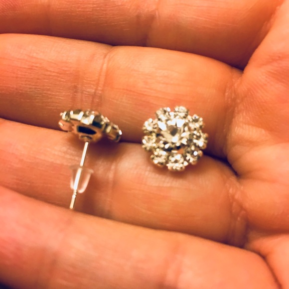 💥LAST PAIR💥 Sunflower CZ Studs - Picture 3 of 7